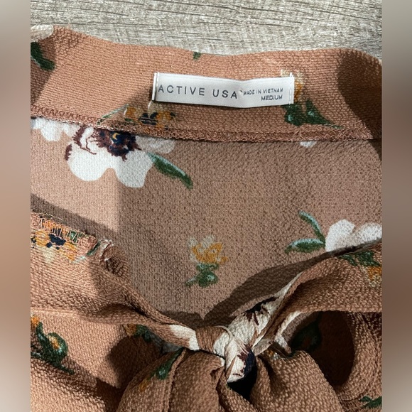 Active USA womens brown floral blouse size medium - Picture 7 of 7